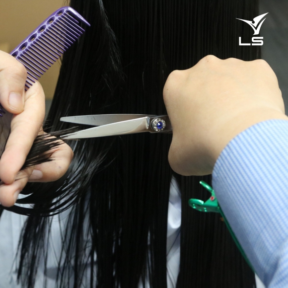 Sáng tạo những thước phim đẹp nhận quà hấp dẫn từ kéo cắt tóc VLS Sáng tạo những thước phim đẹp nhận quà hấp dẫn từ kéo cắt tóc VLS